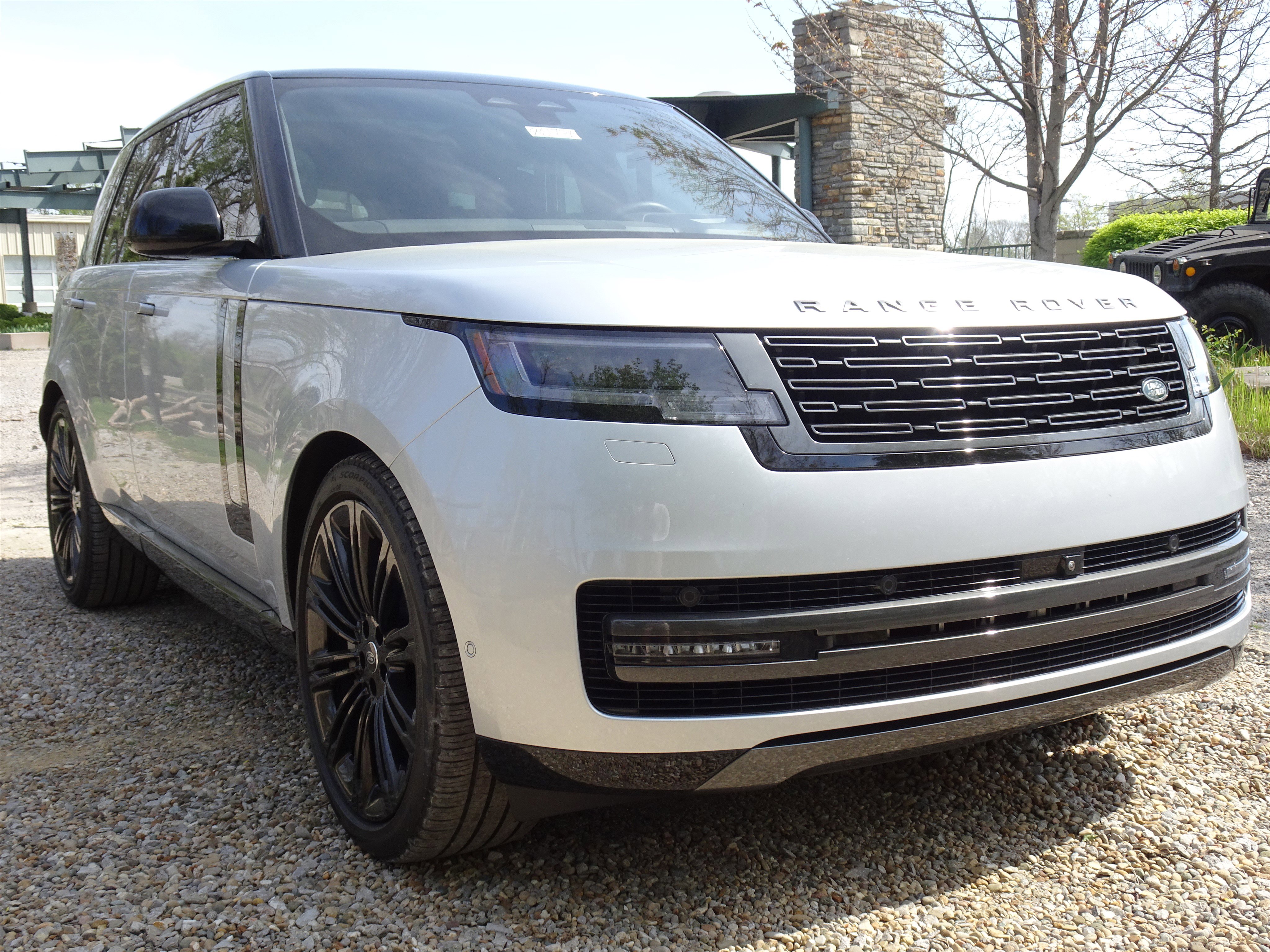 Certified 2024 Land Rover Range Rover SE AWD/4WD image 11