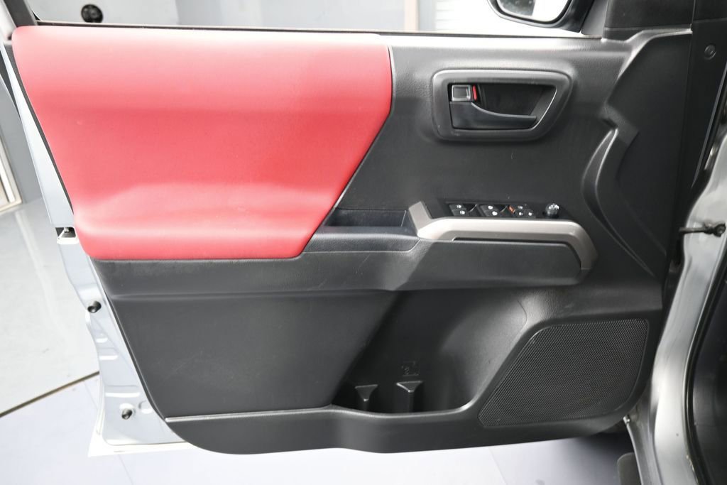 Used 2023 Toyota Tacoma SR5 RWD image 13