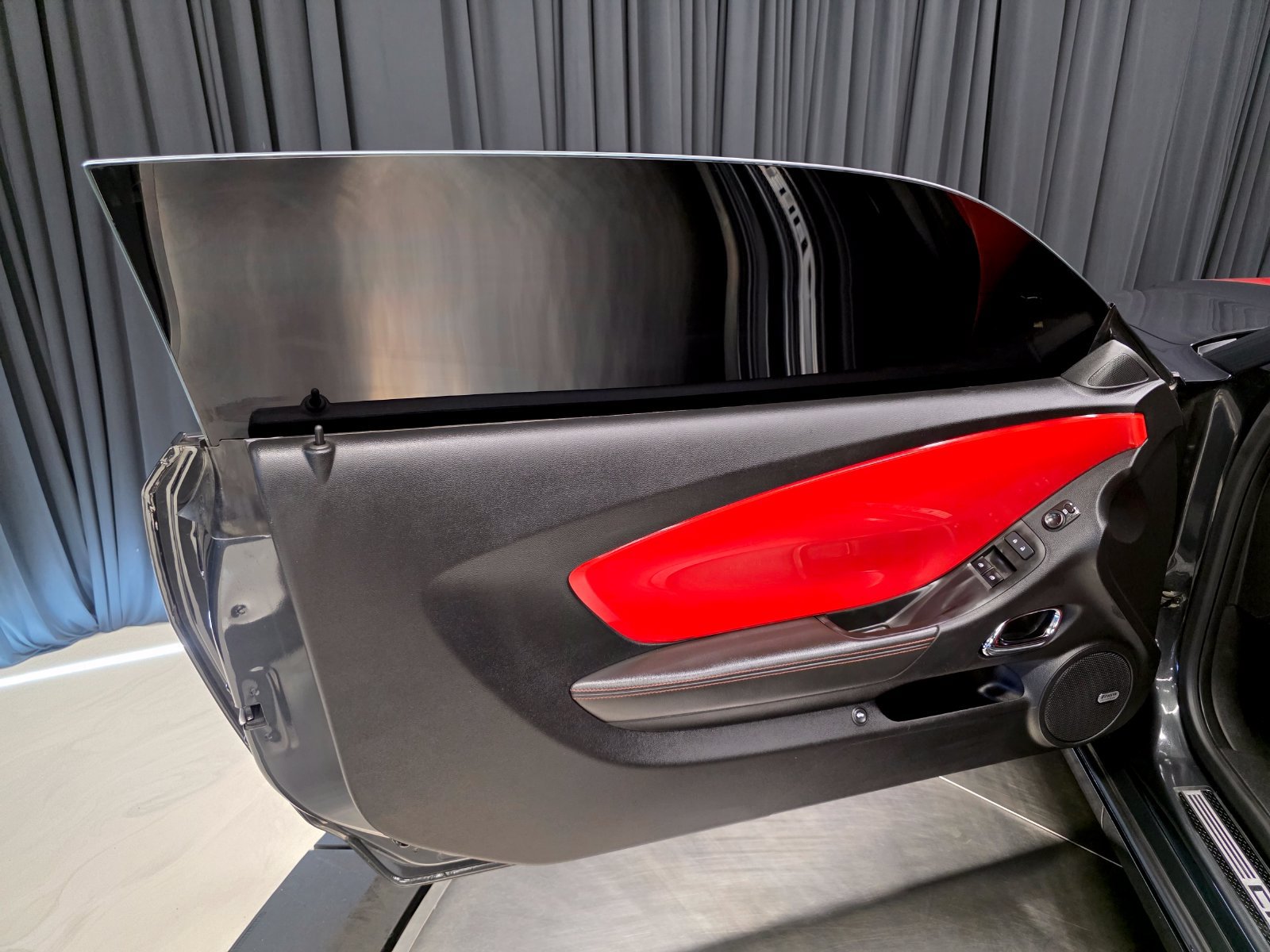 Used 2015 Chevrolet Camaro SS RWD image 19