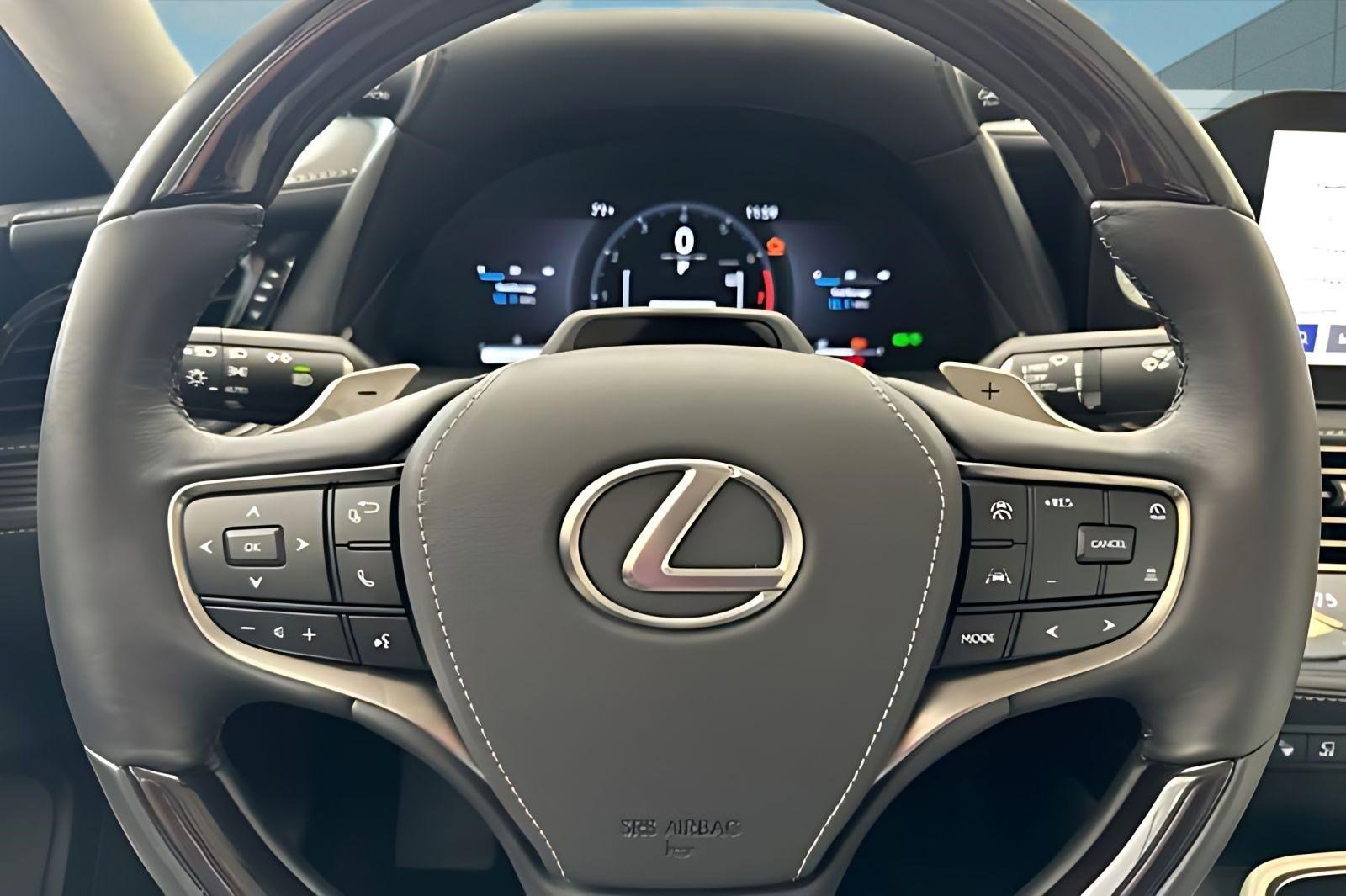 Used 2024 Lexus LS 500 w/ Interior Upgrade Package image 20