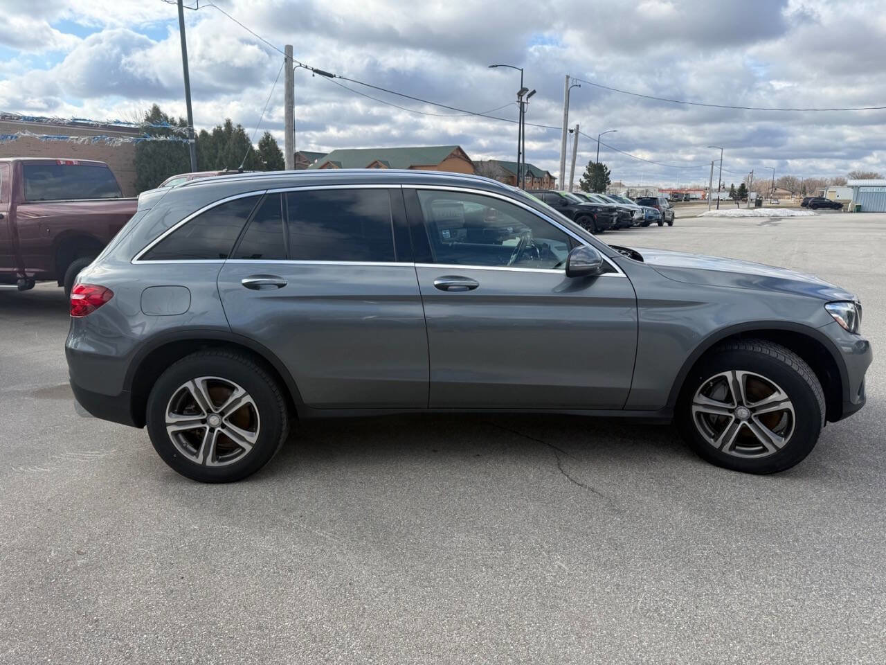 Used 2017 Mercedes-Benz GLC 300 4MATIC image 5