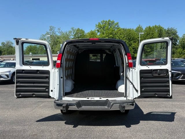 Used 2024 Chevrolet Express 2500 w/ Driver Convenience Package RWD image 8