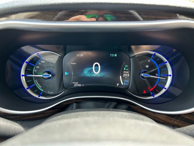 Used 2023 Chrysler Pacifica Limited w/ Uconnect Theater Family Group FWD image 2