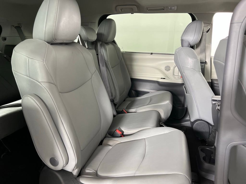 Used 2024 Toyota Sienna XLE image 29