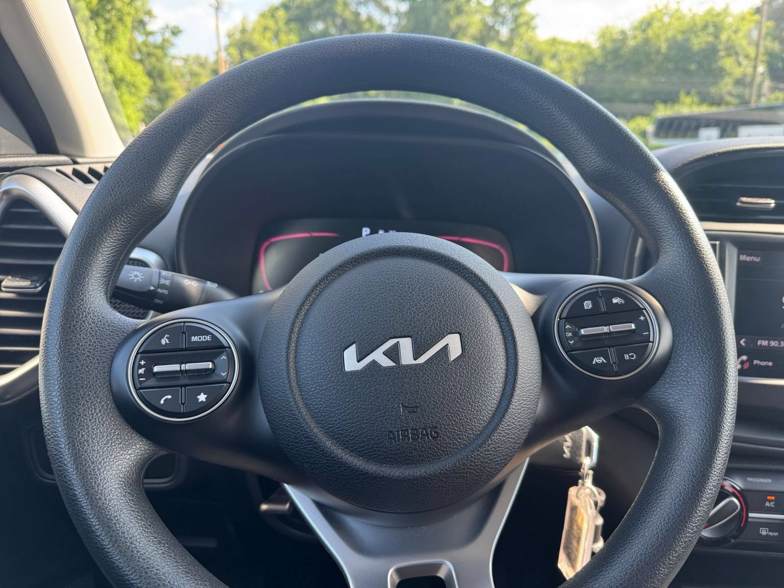Used 2025 Kia Soul LX w/ LX Technology Package FWD image 25