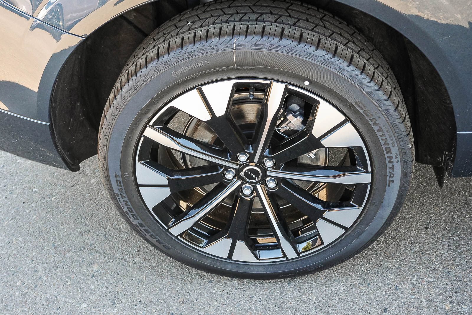 New 2026 Volvo XC60 T8 Plus w/ Climate Package AWD/4WD image 13
