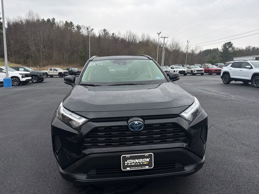 Used 2024 Toyota RAV4 XLE w/ Convenience Package image 2