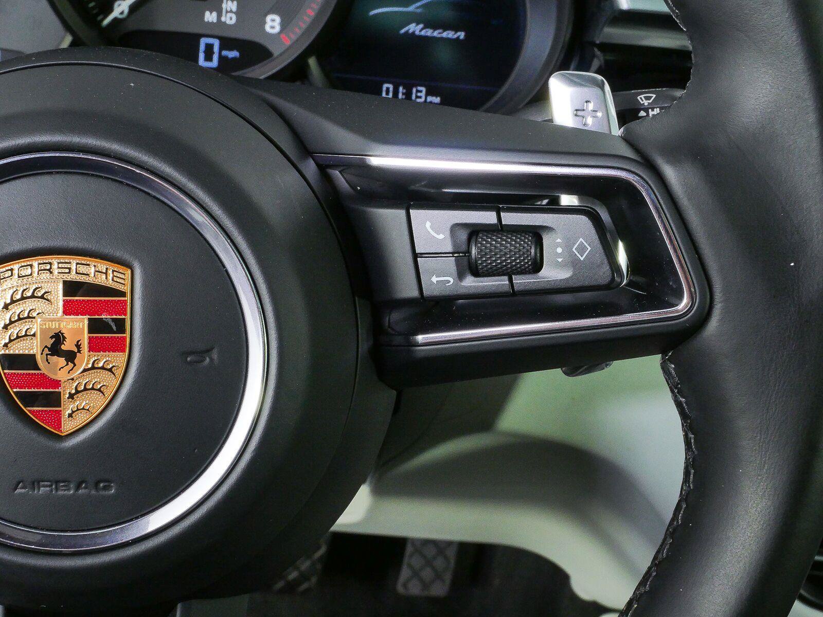 Certified 2024 Porsche Macan AWD/4WD image 12