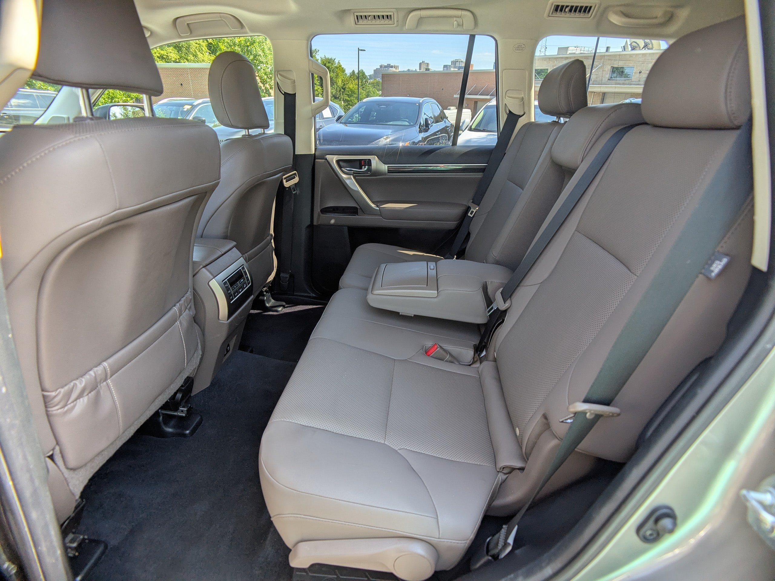Used 2020 Lexus GX 460 Premium w/ Premium Package AWD/4WD image 15