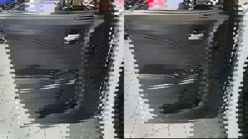 Used 2016 Dodge Charger SE w/ Sport Appearance Group image 17