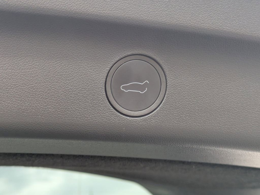 Used 2024 Tesla Model Y Performance image 13