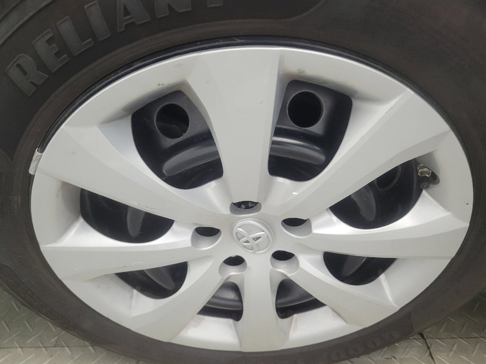 Used 2021 Toyota Corolla LE FWD image 31
