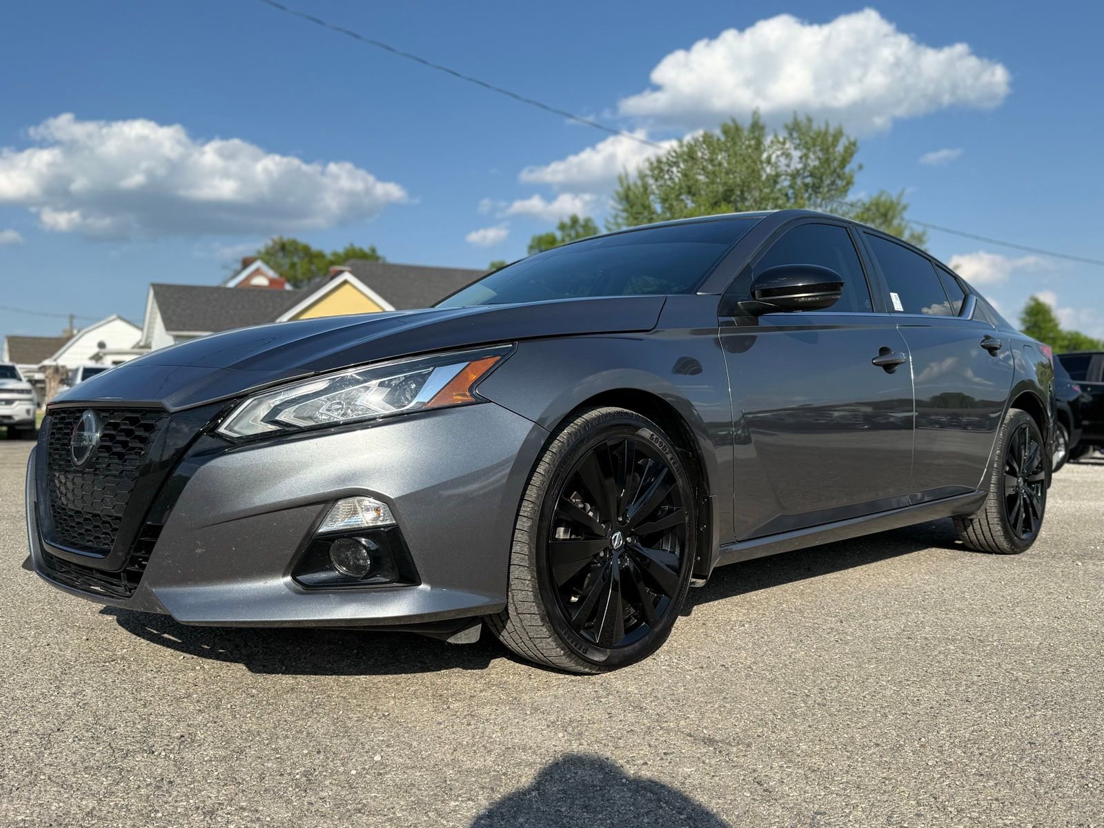 Used 2022 Nissan Altima 2.5 SR w/ Midnight Edition Package AWD/4WD image 2