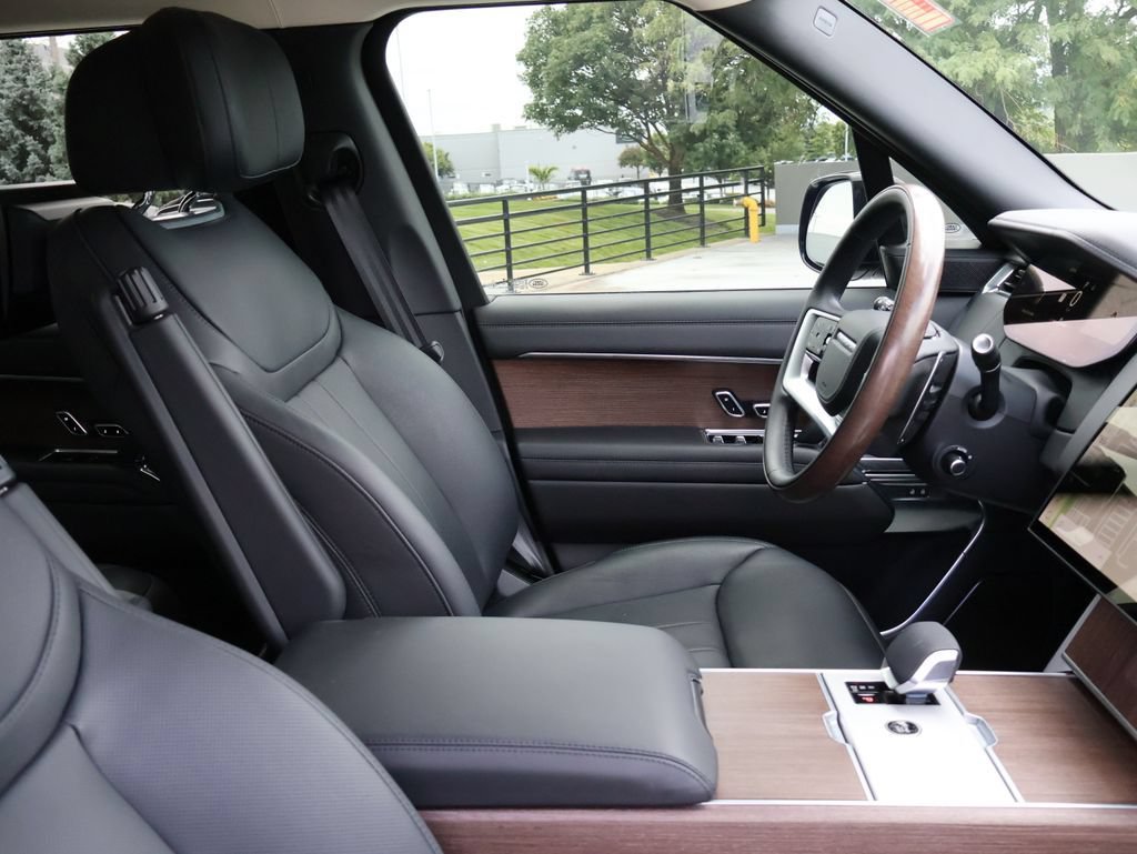Certified 2025 Land Rover Range Rover Autobiography AWD/4WD image 9