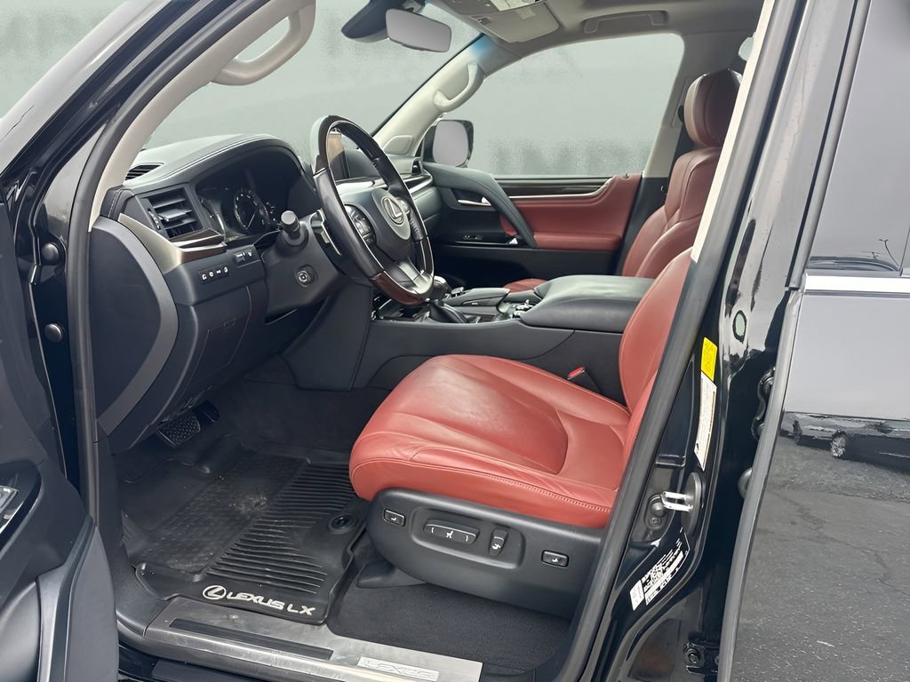 Used 2021 Lexus LX 570 4WD w/ Luxury Package image 9