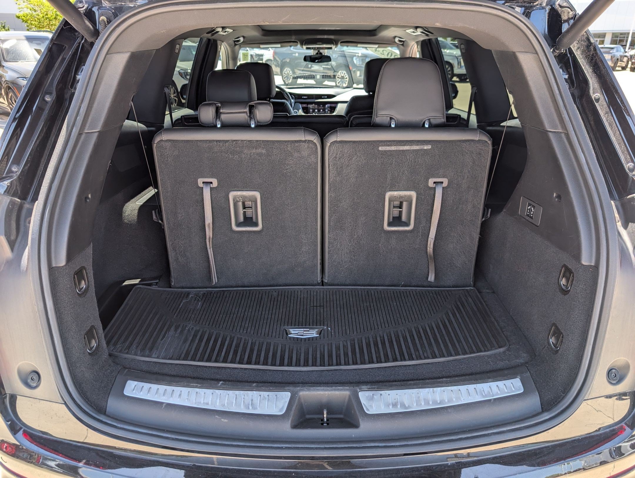 Certified 2024 Cadillac XT6 Luxury w/ LPO, Floor Liner Package AWD/4WD image 31