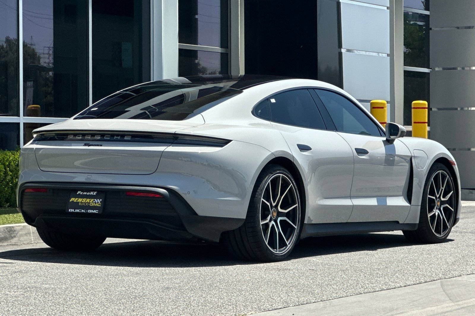 Used 2023 Porsche Taycan RWD image 4