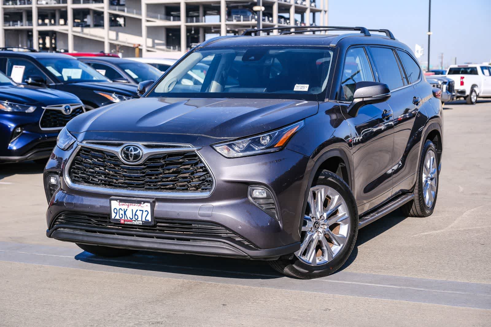 Used 2023 Toyota Highlander Limited FWD image 1