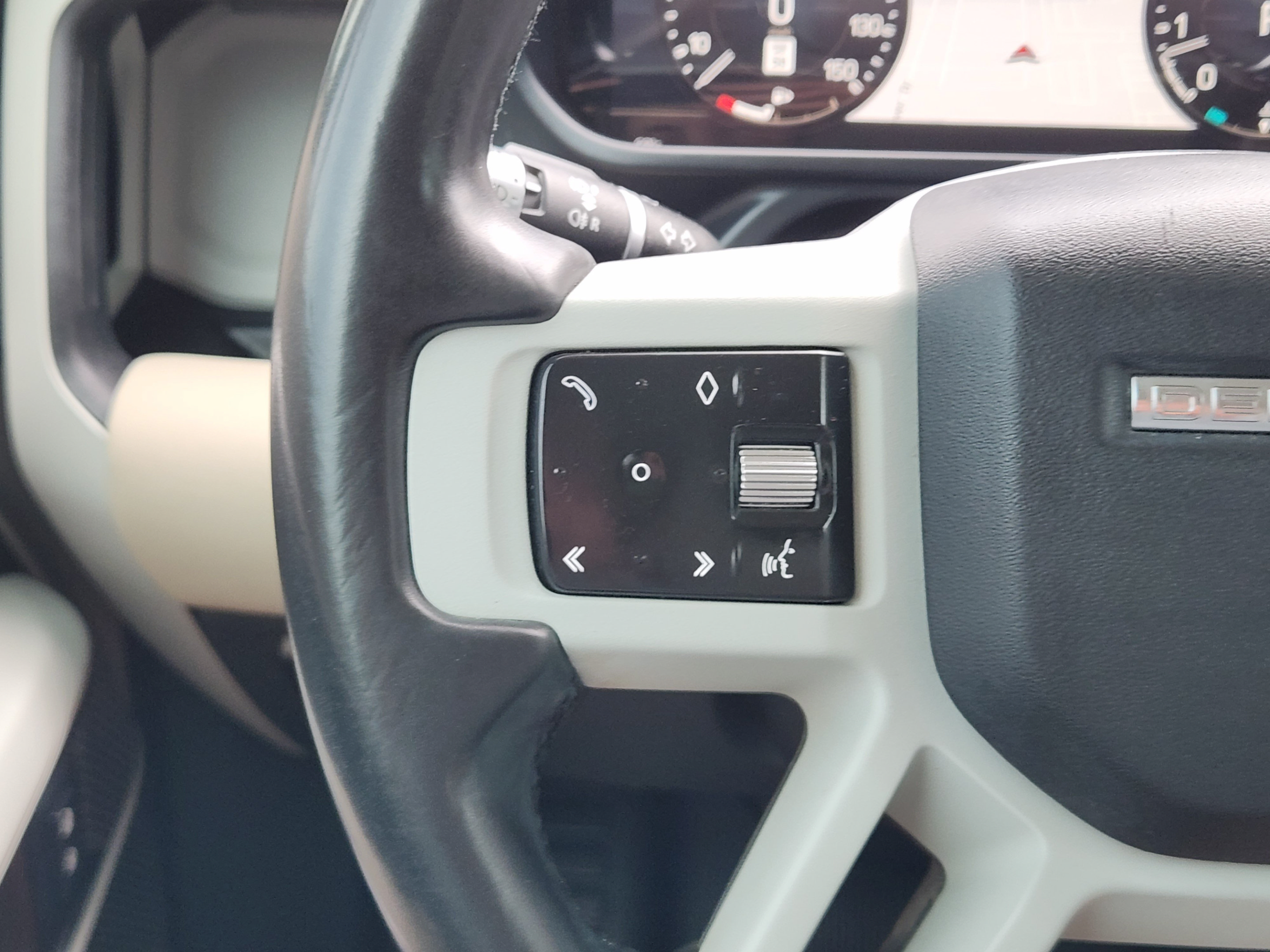 Used 2020 Land Rover Defender 110 SE AWD/4WD image 23