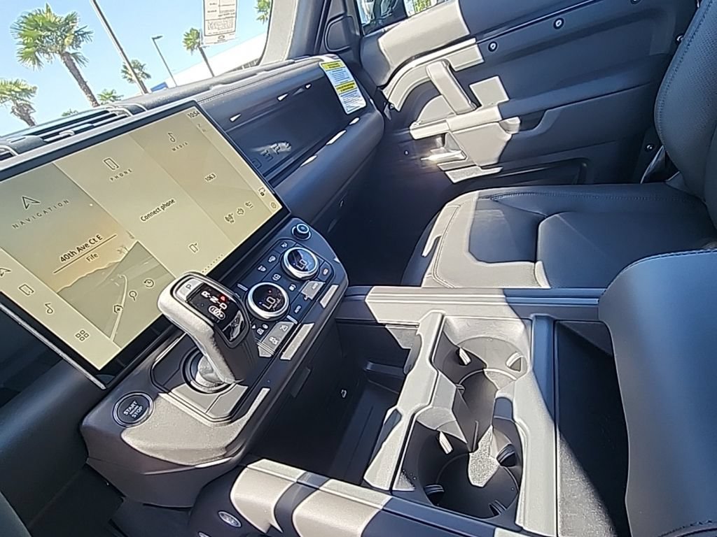 New 2026 Land Rover Defender 110 X-Dynamic SE AWD/4WD image 13