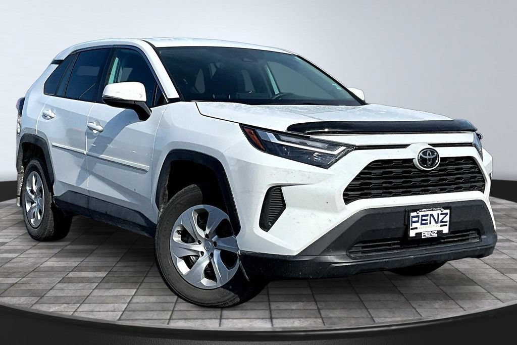 Used 2024 Toyota RAV4 LE AWD/4WD image 3