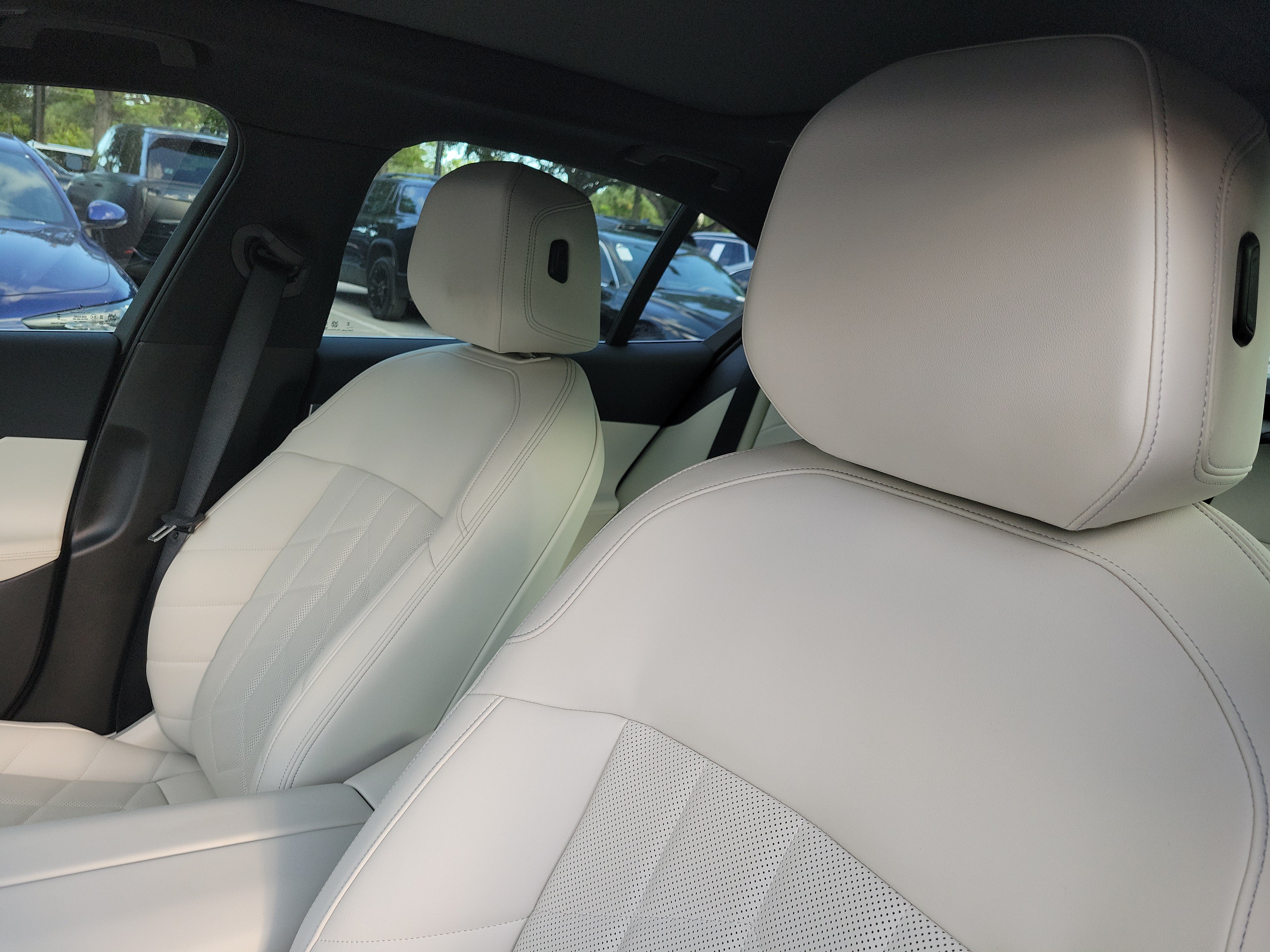 Used 2026 BMW i5 eDrive40 w/ Premium Package RWD image 14