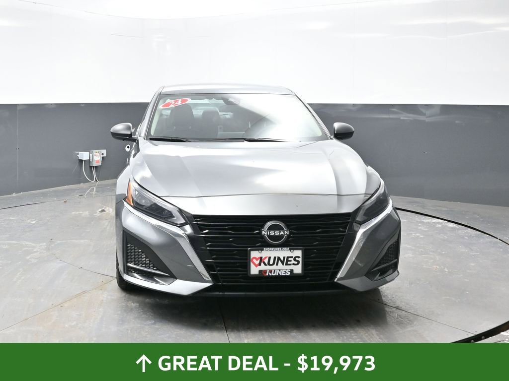 Used 2024 Nissan Altima 2.5 SV image 8