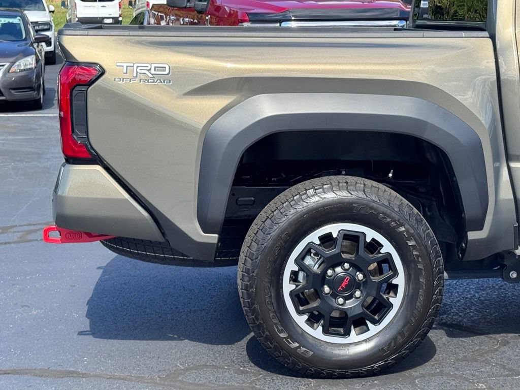 Used 2025 Toyota Tacoma TRD Off-Road AWD/4WD image 40