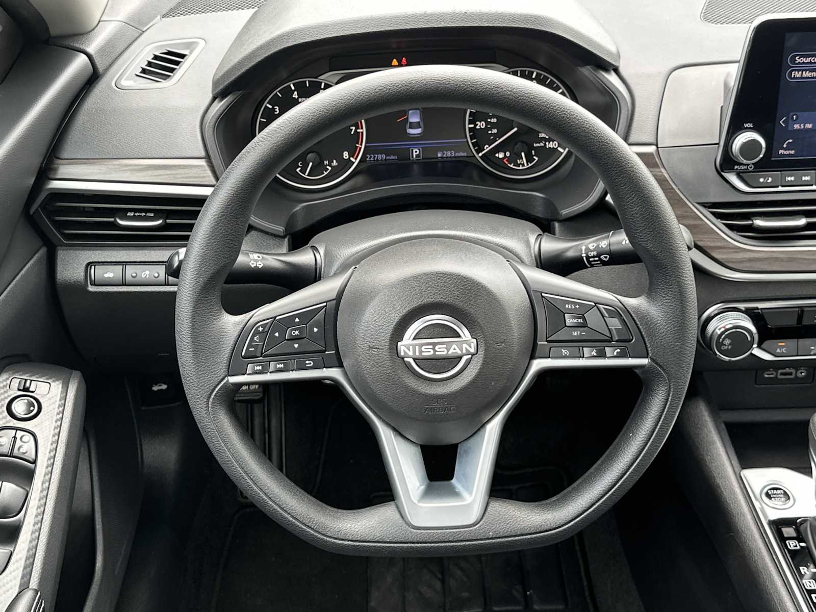 Used 2025 Nissan Altima 2.5 SV FWD image 12