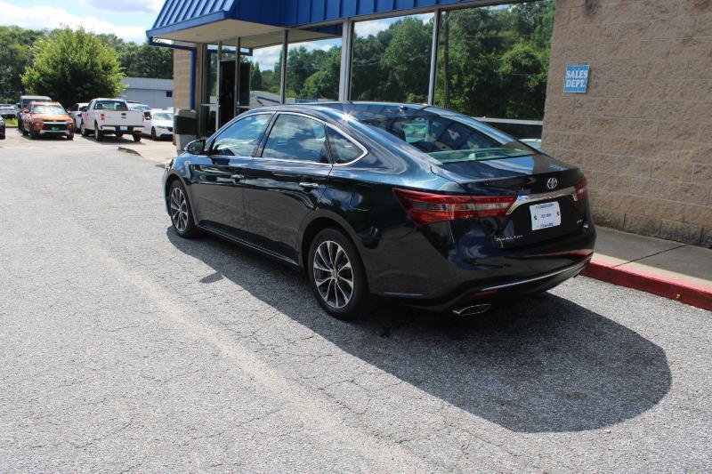 Used 2016 Toyota Avalon XLE FWD image 4