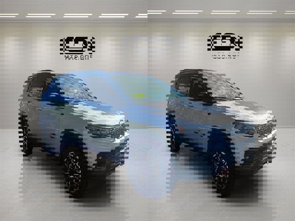 Used 2024 Jeep Compass Trailhawk image 4