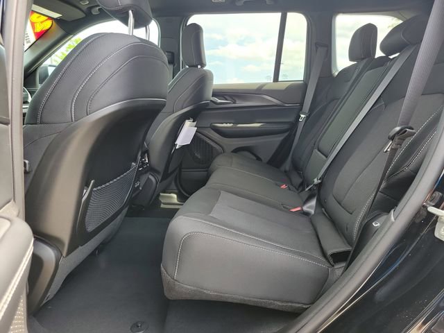 Used 2026 Jeep Grand Cherokee Laredo X RWD image 9