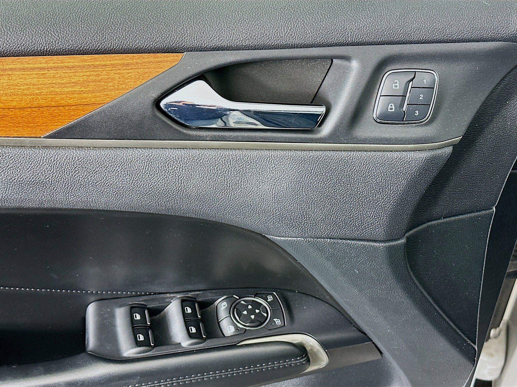 Used 2017 Lincoln MKC Select w/ Select Plus Package image 15