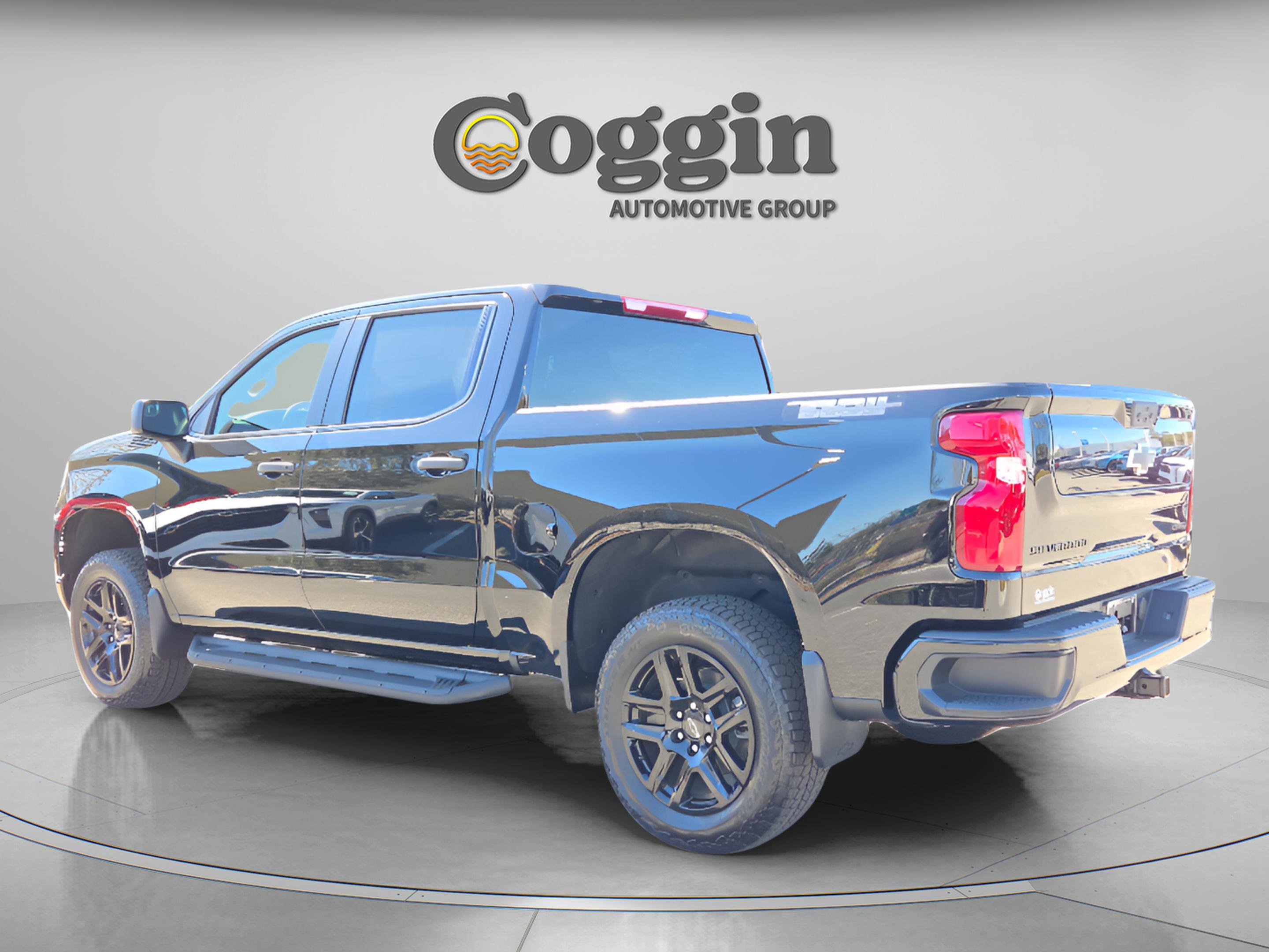 New 2026 Chevrolet Silverado 1500 Custom Trail Boss w/ Dark Appearance Package image 4