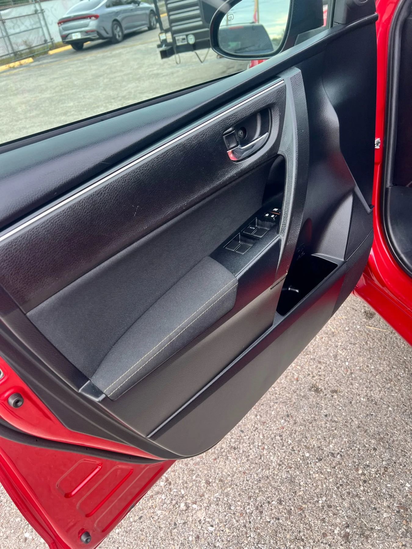 Used 2019 Toyota Corolla L image 11