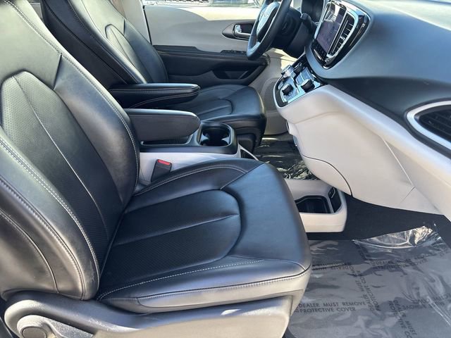 Certified 2024 Chrysler Pacifica Touring-L image 12