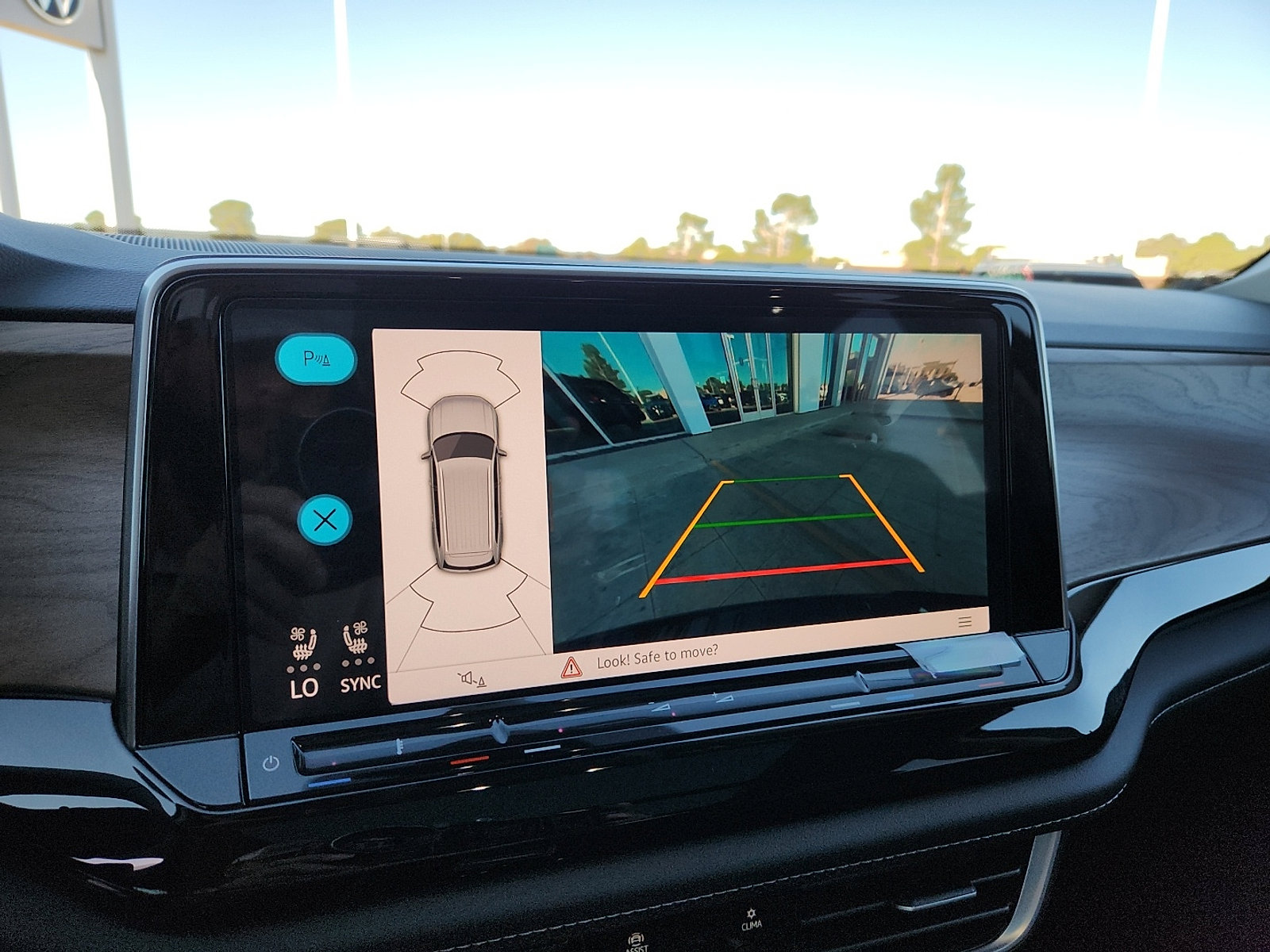 New 2026 Volkswagen Atlas SE image 18