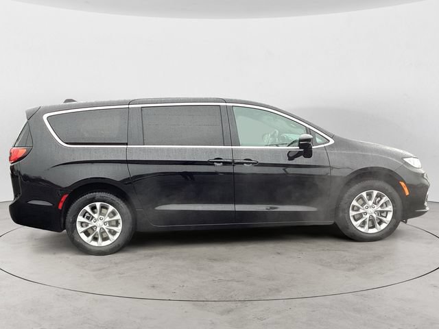 New 2026 Chrysler Pacifica Select AWD/4WD image 7
