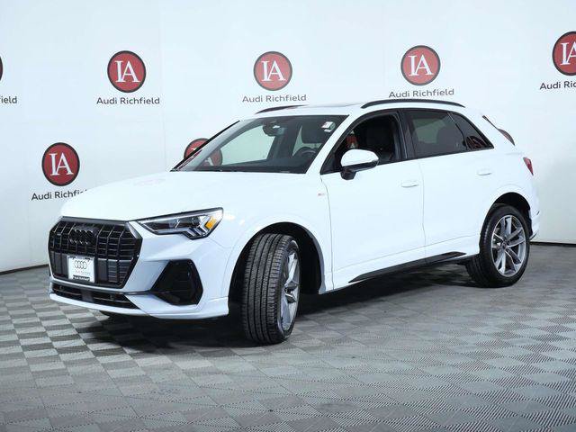 Used 2025 Audi Q3 2.0T Premium w/ Convenience Package AWD/4WD image 4