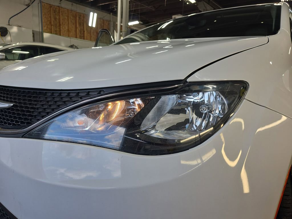 Used 2021 Chrysler Voyager Lxi image 30