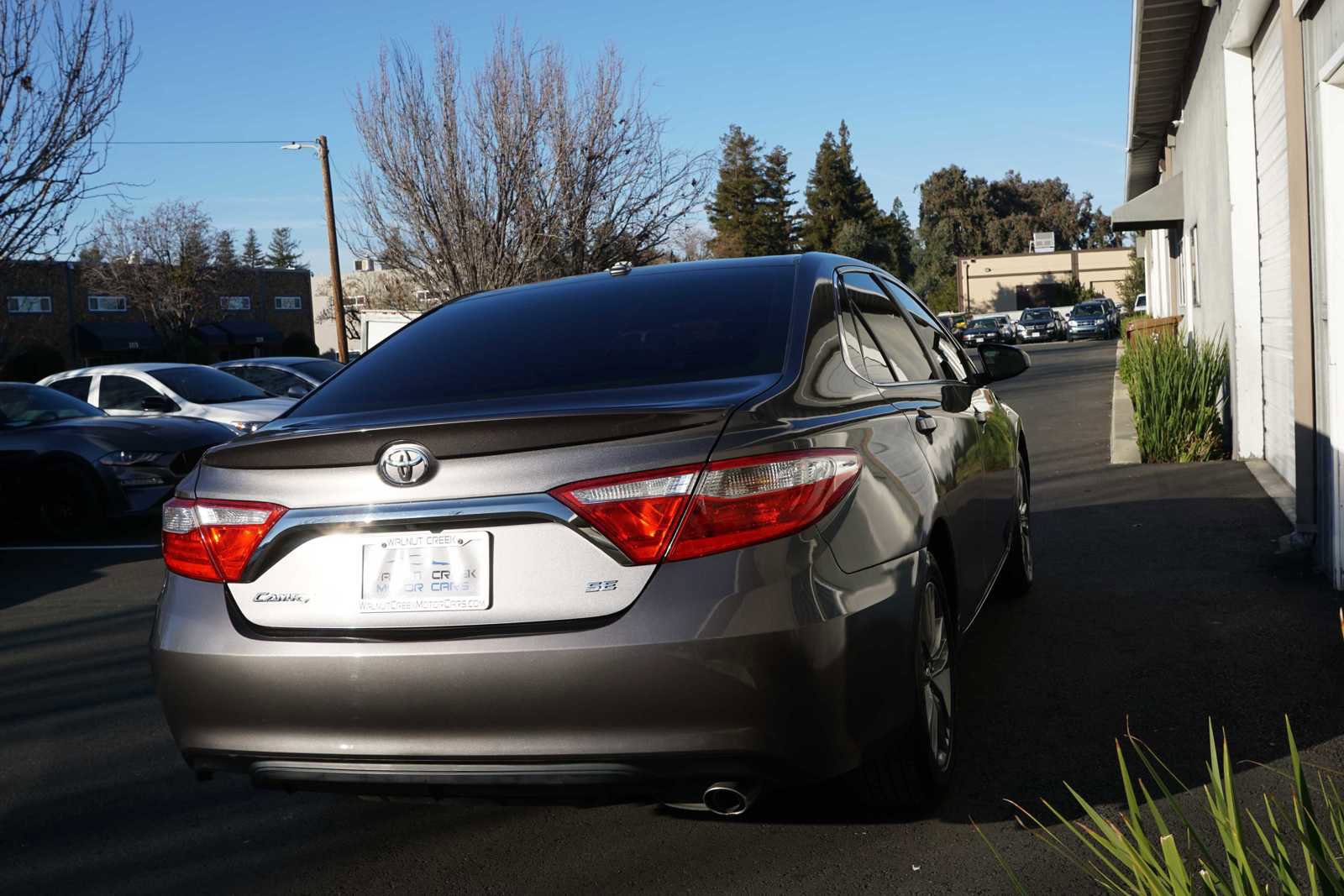Used 2017 Toyota Camry SE w/ Moonroof Package image 12