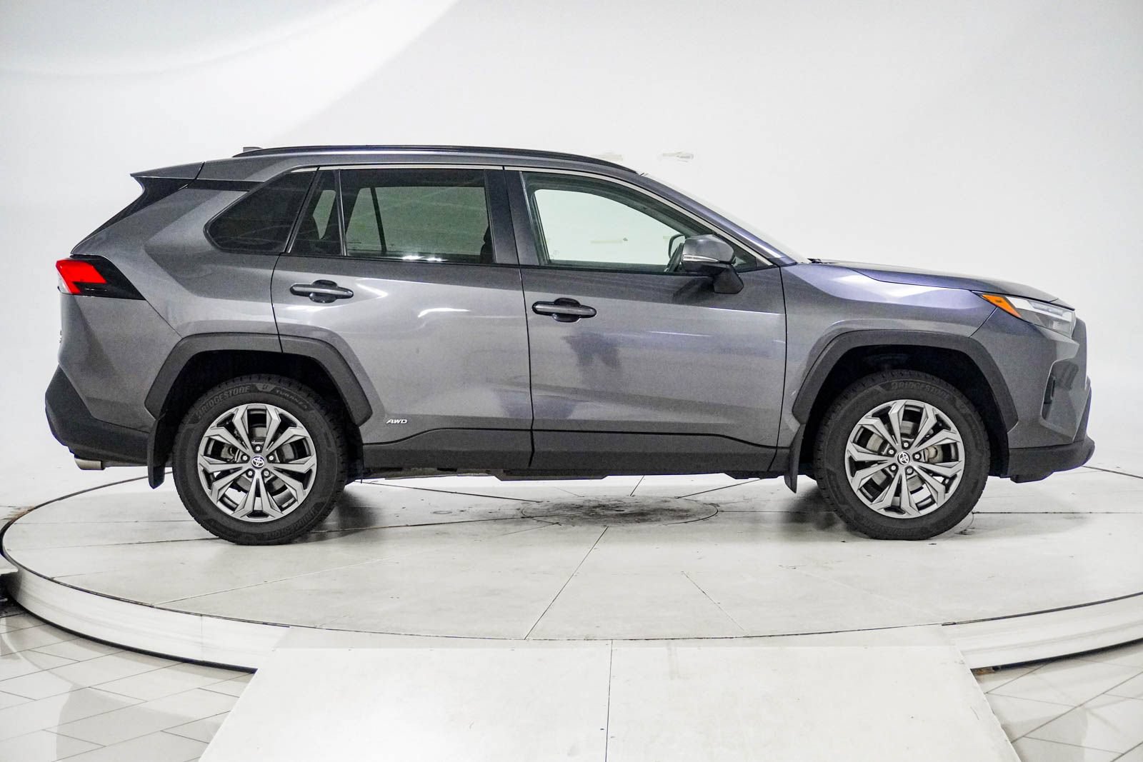 Used 2022 Toyota RAV4 XLE Premium AWD/4WD image 13