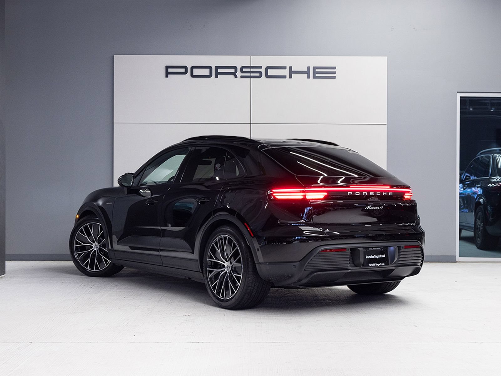 Certified 2026 Porsche Macan 4 Electric AWD/4WD image 3