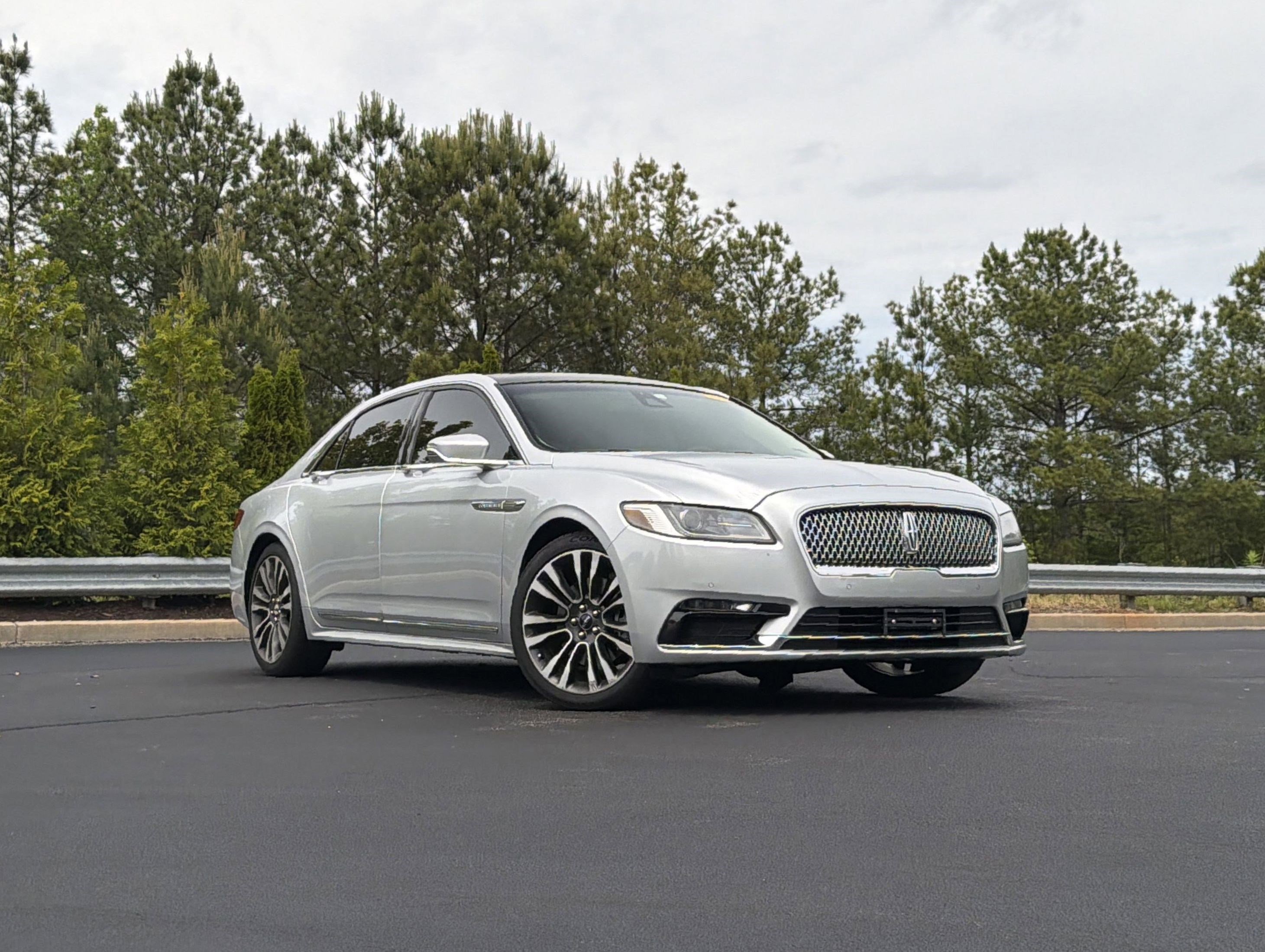 Used 2019 Lincoln Continental Select FWD image 2