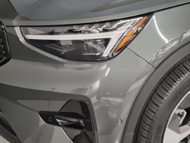New 2026 Volvo XC40 B5 Plus w/ Protection Package Premier AWD/4WD image 12