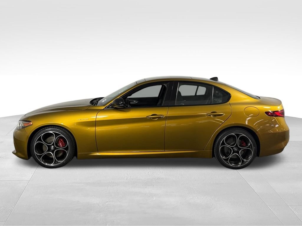 Used 2023 Alfa Romeo Giulia Veloce RWD image 8