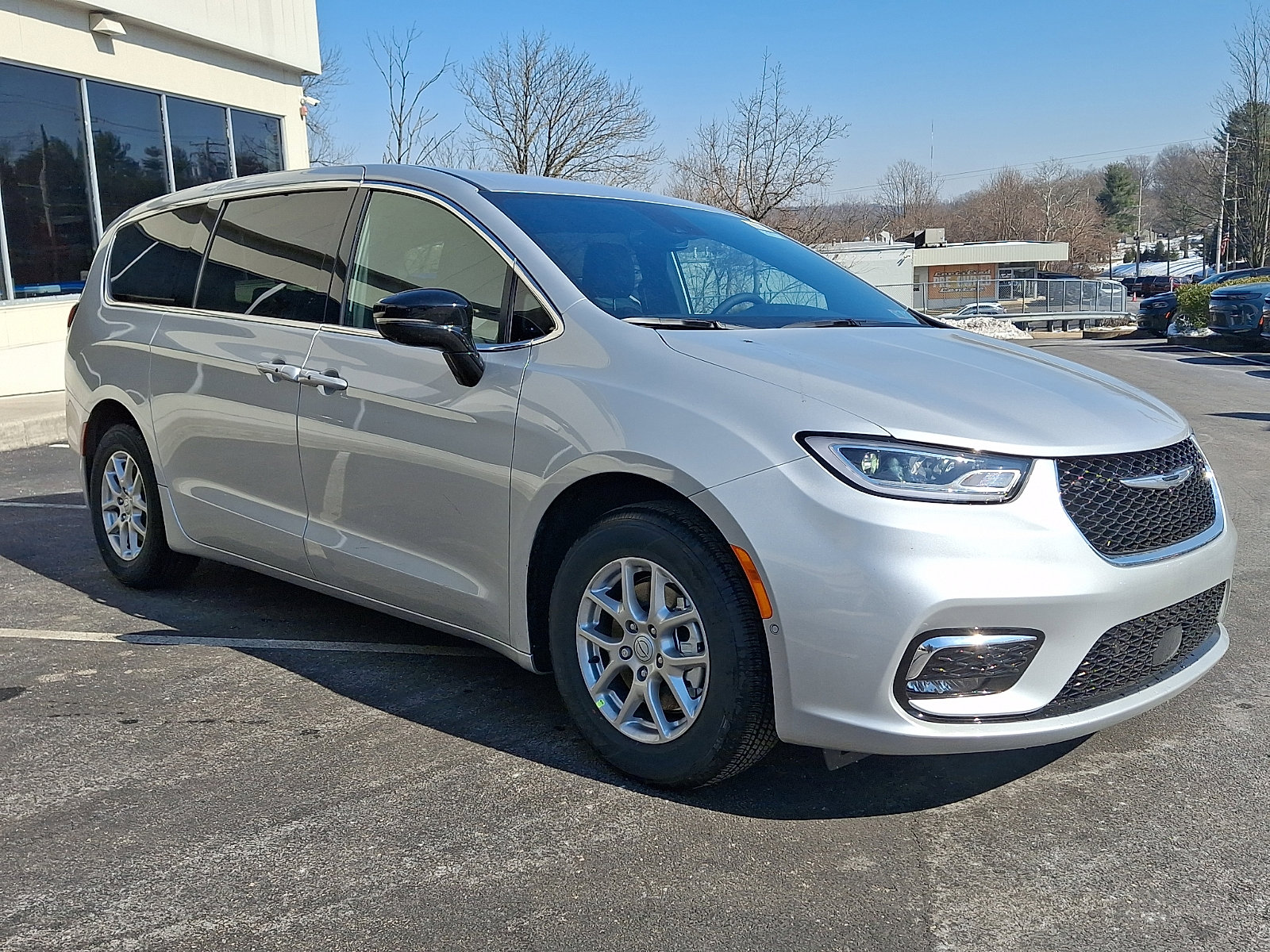 New 2026 Chrysler Pacifica Select image 2
