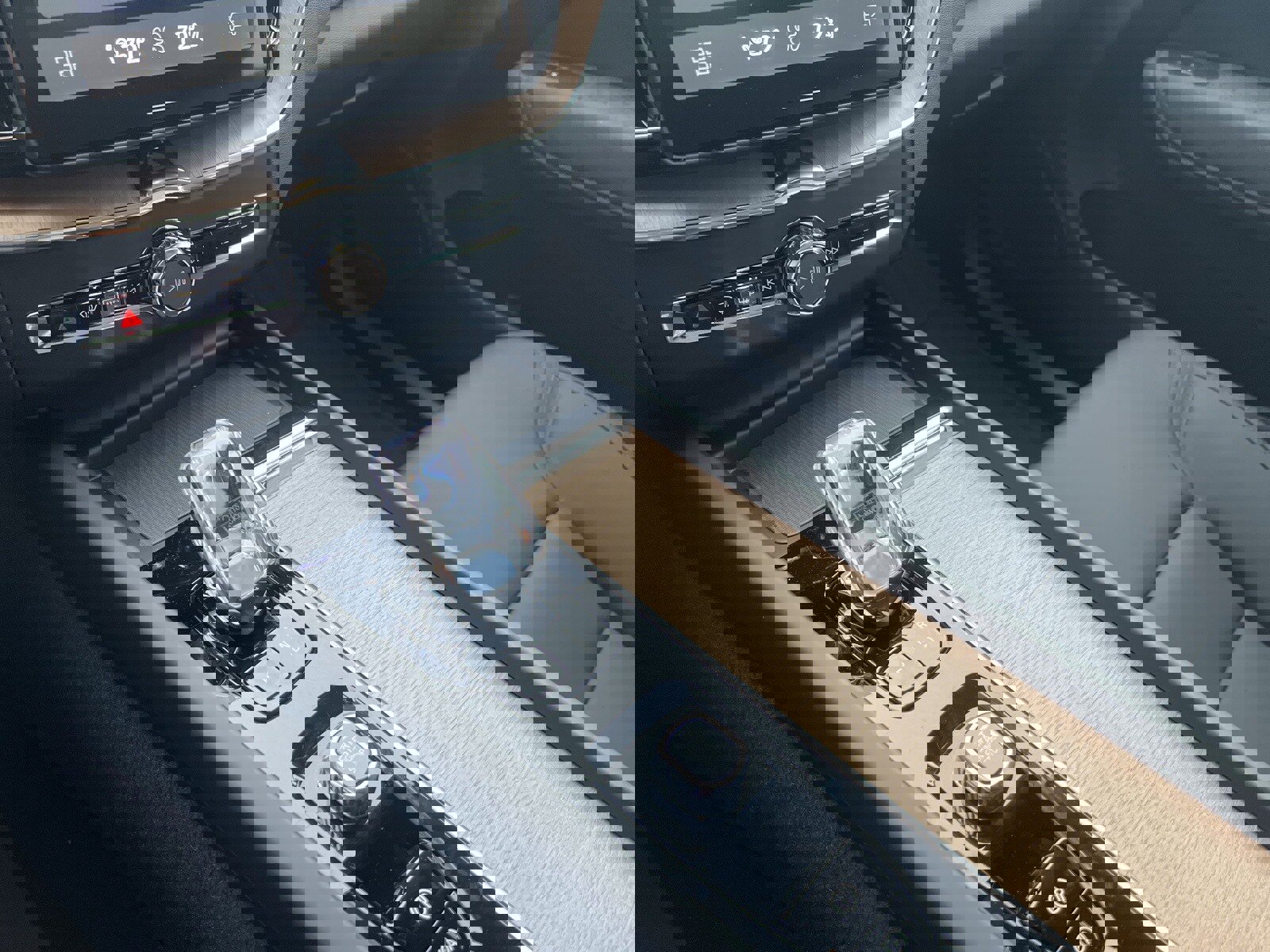 New 2026 Volvo XC60 B5 Core w/ Climate Package image 19