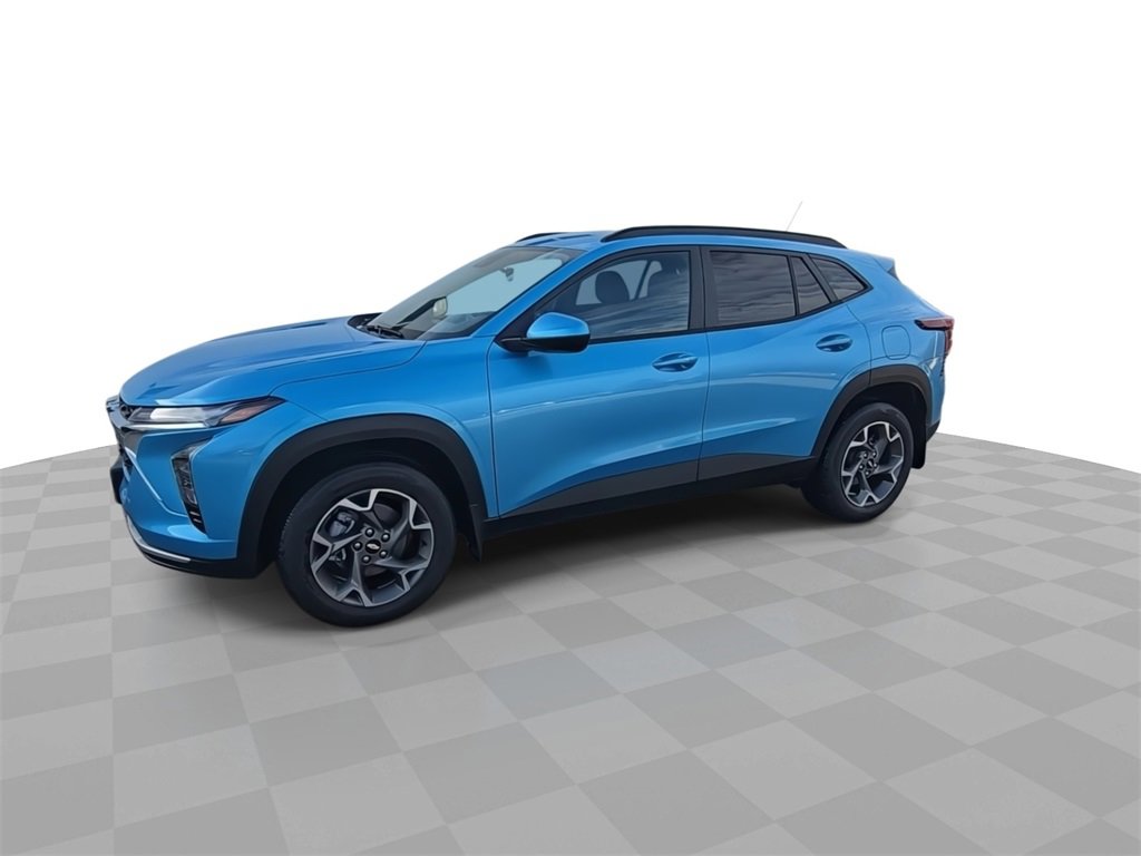 Used 2025 Chevrolet Trax LT w/ Driver Confidence Package image 4