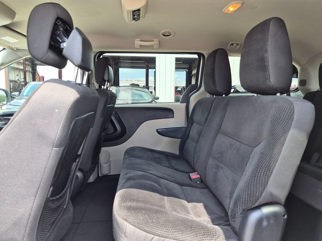 Used 2019 Dodge Grand Caravan SE FWD image 24